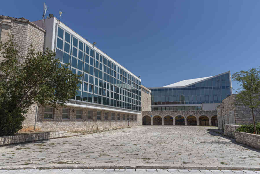Croacia - Sibenik 15 - Biblioteca Municipal.jpg